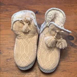 Muk luk light pink slipper. NWOT